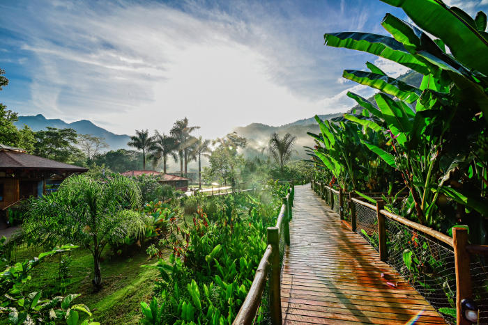 Located in Ubatuba, on the north coast of São Paulo, Banana Bamboo Ecolodge is located in the hinterland of Ubatumirim