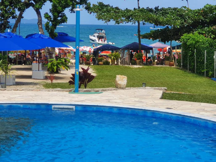 Pousada Canto Félix, is an inn standing on the sand and located in a very special area of Felix beach in Ubatuba. Surrounded by the Atlantic Forest. - Canto do Félix Inn